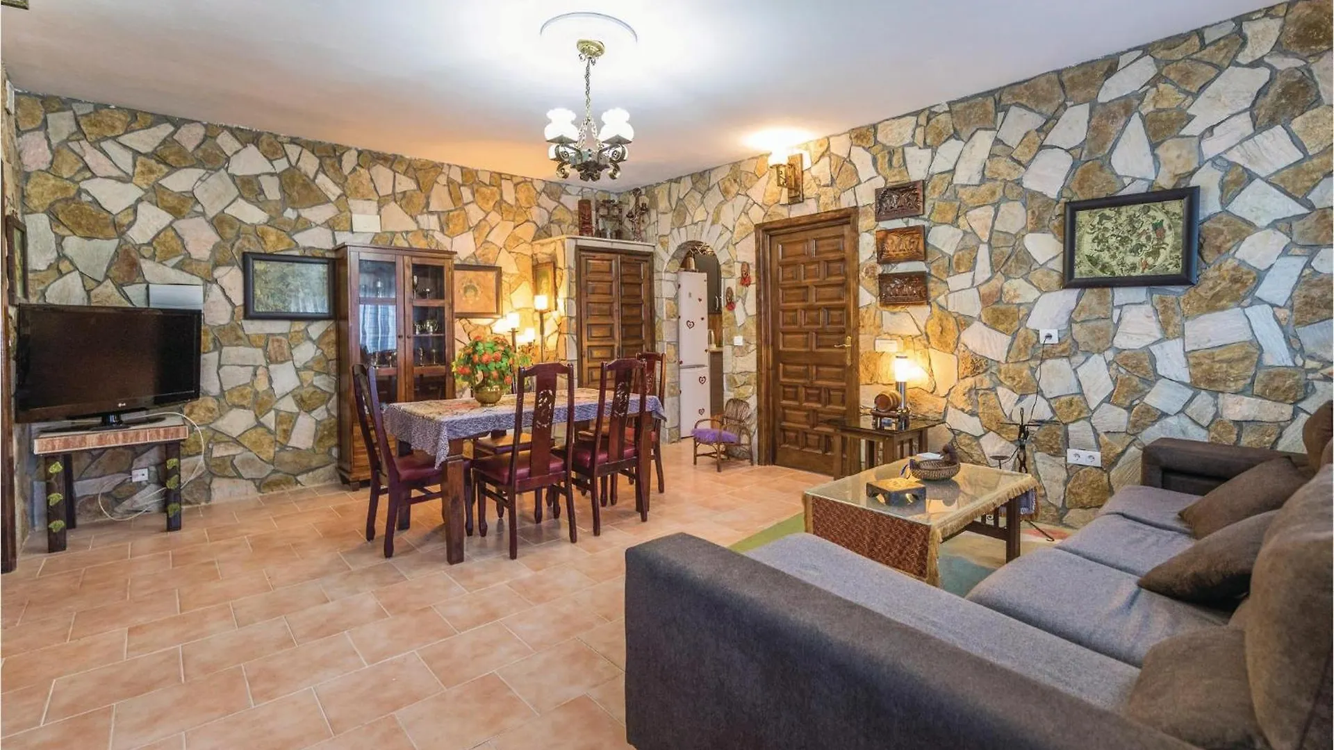 2 Bedroom Nice Home In Puig Ventos Mont Barbat 0*,